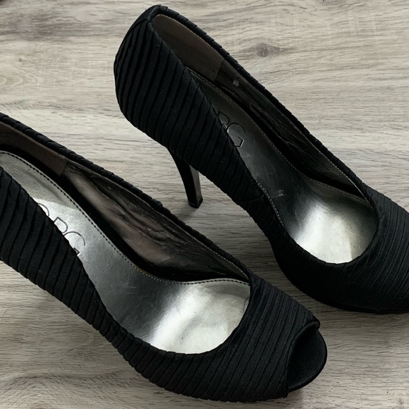 BCBG Heels - Size 7.5 - Picture 14 of 14